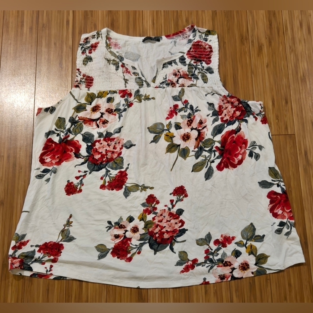 💚 NWOT Floral Sleeveless Top